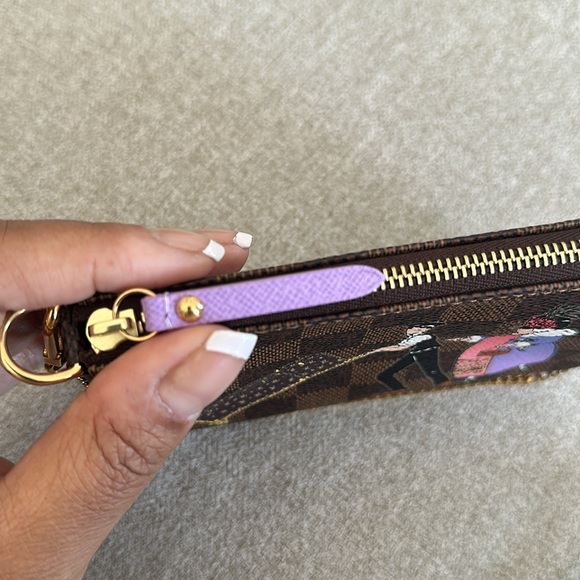 Louis Vuitton Damier Mini Pochette - Picture 8 of 17